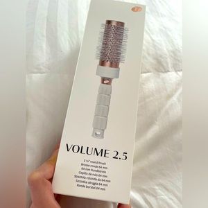 NIB T3 Volume 2.5” round brush